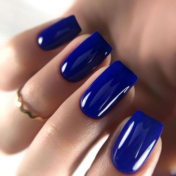 elegant blue manicure