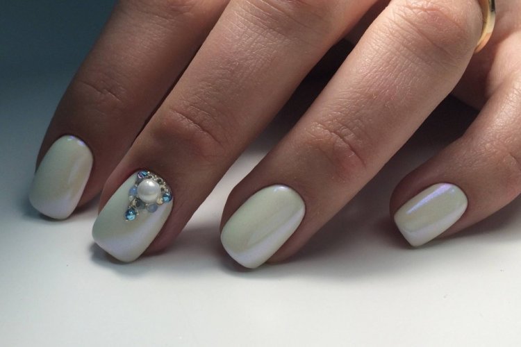 Pearls for short nails