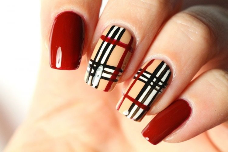 Checkered manicure