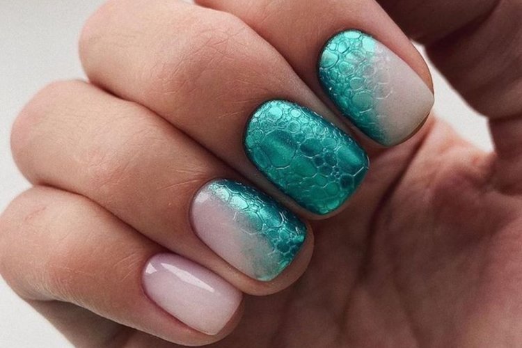 Texture manicure for short nails